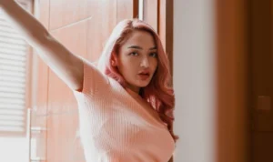 Siti Badriah yang sempat menderita tumor kelenjar getah bening hingga harus dioperasi. (instagram @sitibadriah)