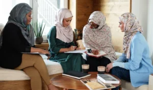 Ilustrasi arisan ibu-ibu, seperti apa hukumnya dalam syariat islam. (pexels)