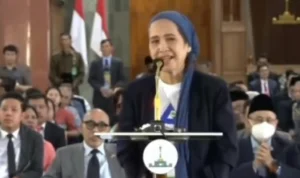 Tangkapan layar video sambutan aktivis Yahudi Pro-Israel Monique Rijkers saat diundang ke Al Zaytun. (Youtube Al Zaytun Official)