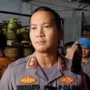 Kapolres Karawang AKBP Wirdhanto Hadicaksono saat memberikan keterangan tentang penyalahgunaan gas bersubsidi atau LPG ilegal. Senin(24/7)