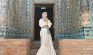 Video Klip lagu terbaru Lesti berjudul Di Arsy-Mu yang disutradarai sang suami Rizky Billar. (Tangkapan layar Youtube)