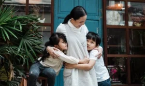 Metode Menghilangkan Sifat Manja pada Anak, Terbukti Efektif dan Jadi Lebih Mandiri Ilustrasi metode efektif untuk menghilangkan sifat manja anak. (pexels)