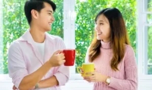 Ilustrasi tips untuk ngobrol dengan crush agar tercipta kesan baik. (freepik)