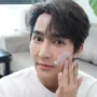Rekomendasi 3 Skincare Cowok yang Bakal Bikin Wajahmu Lebih Putih dalam Seminggu Rekomendasi skincare terbaik untuk Cowok yang bisa memutihkan. (instagram @theearth)