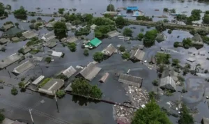 Rusia Dihantam Banjir Bandang Rumah Warga Disapu Banjir Rusia Dihantam Banjir Bandang Rumah Warga Disapu Banjir (Reuters)