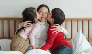 Ilustrasi Memperingati Internasional Kissing Day tanggal 6 Juli 2023. (Pexels)