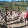 Anggota Koramil 1006Rancakalong Bantu Pembuatan Pondasi Kantor UPK Desa Nagarawangi