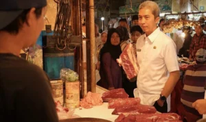 Antisipasi Peredaran Cacing Hati, Wawalkot Bogor Sidak Pedagang Daging Sapi di Pasar
