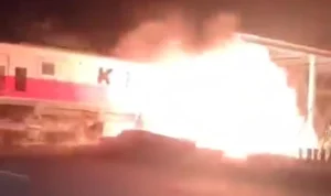 BREAKING NEWS! Telah Terjadi Kecelakaan Kereta Api di Semarang, Menabrak Truk Muatan Hingga Meledak