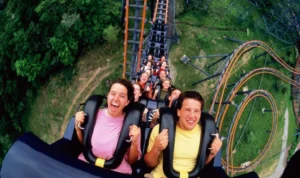 Roller Coaster Mati Mesin di AS, Penumpang Terbalik Selama Berjam-jam!