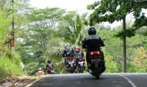 Cara Melakukan Pengereman Di Kondisi Jalan Yang Menurun! Cara Melakukan Pengereman Di Kondisi Jalan Yang Menurun!