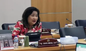 Hj Cinta Mega Dicopot dari Anggota DPRD DKI Jakarta oleh PDIP setelah Pemberian Sanksi PAW