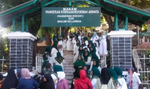 Sambut Tahun Baru Islam, Peziarah Padati Makam Cut Nyak Dien di Kabupaten Sumedang!