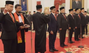 Presiden RI Lantik Budi Arie Setiadi Sebagai Menkominfo Baru Budi Arie Setiadi dan 5 orang lainnya kala dilantik oleh Presiden RI