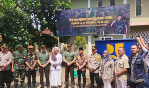 Danrem 062 Tarumanagara meresmikan Pamsimas dan berikan bantuan pada 20 snak stunting di Desa Cikole, Kabupaten Sumedang. Jabar Ekspres/Dedi Suhandi.