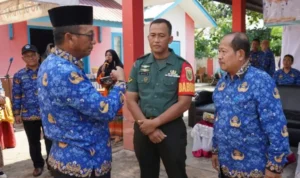 Dedikasi Serda Imam Munarsyah Mengajak Anak-anak untuk Kembali Sekolah Dedikasi Serda Imam Munarsyah Mengajak Anak-anak untuk Kembali Sekolah