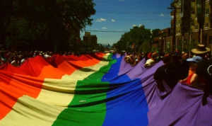 Masyarakat Georgia Membubarkan Festival LGBT dan Membakar Bendera serta Atribut