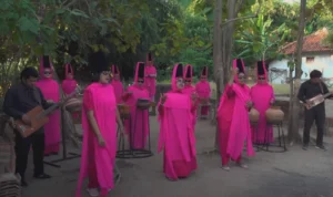 Unik! Grup Musik Ibu Ibu Mother Bank di Jatiwangi Punya Album ‘Tanggung Renteng’ Grup Musik Mother Bank di Jatiwangi/ Tangkap Layar YouTube Yes No Wave Music