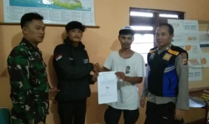 Heboh 2 pemuda terlibat perkelahian pada saat acara Karnaval Kenaikan Kelas di Sukabumi, Jawa Barat dan akhirnya tempuh jalan damai. (Istimewa)
