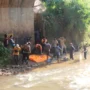 Geger! Penemuan Mayat Tertutup Karung di Kolong Jembatan Sumedang Selatan, Inafis Lakukan Penanganan / Dedi Suhandi