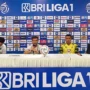 Luis Milla (Kedua dari kiri) saat press conference Persib Bandung, di Stadion Gelora Bandung Lautan Api (Jabar Ekspres / Sadam Husen Soleh Ramdhani)