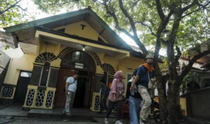 Kegiatan Tjitjalengka Historical Trip saat lakukan tur sejarah / Bas