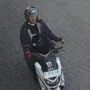 Dua orang pengendara motor yang diduga pelaku pencurian di parkiran khusus karyawan BPR KS terekam CCTV/ Tangkap Layar