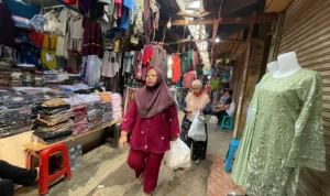 Warga Pasar Banjaran Ingin Semua Pihak Hargai Putusan PTUN, Tolak Penggusuran dan Pemadaman Listrik. Foto Agi Jabarekspres