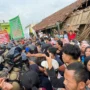 Memanas! Pembongkaran Pasar Banjaran Diwarnai Aksi Saling Dorong