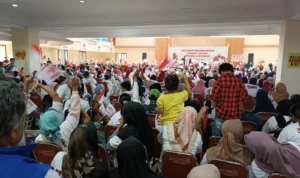Buruh KSPSI Cimahi dan Bandung Barat Dukung Ganjar jadi Presiden Ribuan buruh berkumpul di Cimahi Convention Hall (CHH) mendeklarasikan diri menjadi 'Relawan Buruh Sahabat Ganjar'. / Cecep Herdi