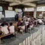 Situasi sekolah di SD IT Permata, Kampung Pangheotan, Desa Mandalamukti, Kabupaten Bandung Barat. Sabtu (22/7/2023). Foto: Jabarekspres