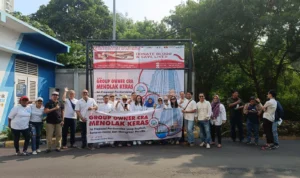 Merasa Dizalimi Pengembang, Pemilik Apartemen Cinere Resort Lakukan Aksi Damai Pemilik Apartemen Cinere Resort melakukan aksi di Depan ACR. dok Warga ACR.