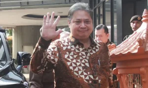 Airlangga Hartarto Diperiksa Selama 12 Jam Menjawab 46 Pertanyaan Menteri Koordinator Perekonomian Airlangga Hartarto diperiksa selama 12 jam dan menjawab 46 pertanyaan pada hari Senin, 24 Juli 2023.