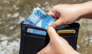 Viral Video di TikTok Bule Nebak Gaji Orang Indonesia, Begini Responnya Viral Video di TikTok Bule Nebak Gaji Orang Indonesia, Begini Responnya