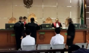 Reaksi Ketua DPRD Kota Bandung Soal Dugaan Fee Proyek dari Kasus Suap Yana Mulyana, Tedy Rusmawan: Saya Gak Tahu Ketua DPRD Kota Bandung Tedy Rusmawan angkat bicara soal dugaan adanya fee proyek ke DPRD Kota Bandung dari kasus suap Yana Mulyana. ANTARA/Bagus Ahmad Rizaldi.