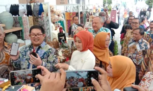 Ketua Dekranasda Jabar Atalia Praratya sebut PKJB 2023 sebagai kebangkitan ekonomi UMKM dan industri kreatif. Jabar Ekspres/Sandi Nugraha.