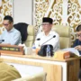 Ketua Komisi III DPRD Jabar Phinera Wijaya (tengah) saat memimpin hearing beberapa hari lalu. (Istimewa)