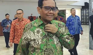 Menko Polhukam Mahfud MD mengatakan pemerintah belum memutuskan pencabutan izin Al Zaytun setelah Panji Gumilang Dipanggil Bareskrim Polri. ANTARA/Melalusa Susthira K.