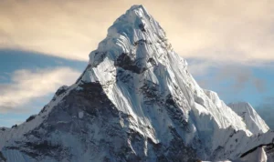 6 Nyawa Melayang Akibat Jatuhnya Helikopter Dekat Gunung Everest 6 Nyawa Melayang Akibat Jatuhnya Helikopter Dekat Gunung Everest