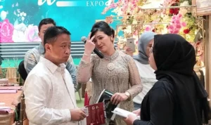Laris Manis! Masuki Musim Pernikahan, Pelaku Usaha Wedding di Depok Kebanjiran Pelanggan Pelaku usaha wedding di Depok, Jawa Barat kebanjiran pelanggan di tengah musim pernikahan setelah dicabutnya kebijakan PPKM. Jabar Ekspres/Rubiakto.