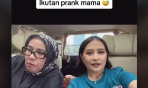 Viral Prank Mama di TikTok, Prilly Latuconsina Ikutan Tren Tapi Ekspresi Sang Ibu Tak Mengelak Prank Mama Viral di TikTok, Prilly Latuconsina Ikutan Tren Hingga Sang Ibu Tak Mengelak/ Tangkap Layar TikTok @prillylatuconsina15