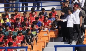 Presiden Jokowi apresiasi PSSI saat lakukan peninjauan kondisi Stadion Si Jalak Harupat dan seleksi pemain menjelang Piala Dunia U-17. Instagram/@erickthohir.
