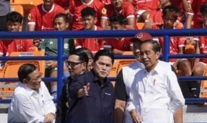Presiden Jokowi puji kemajuan PSSI di bawah pimpinan Erick Thohir saat ia tinjau Stadion Si Jalak Harupat dan seleksi pemain Timnas U-17. Instagram/@erickthohir.