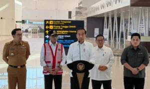 Presiden Jokowi ungkap alasan mengapa pembangunan Tol Cisumdawu dan Bandara Kertajati tak rampung bersamaan. ANTARA/Gilang Galiartha.