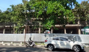 Proyek pembangunan gedung perkantoran Dinas Tenaga Kerja (Disnaker) Kota Bandung yang semula sempat mangkrak akhirnya dilanjutkan.