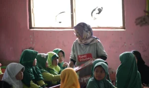 Prudential Indonesia memberikan bantuan berupa renovasi rumah melalui program Covid-19 Relief bersama Prudence Foundation.