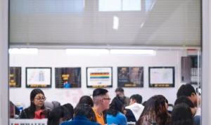 Ilustrasi. Puluhan orang tua siswa menjadi korban penipuan modus tawaran pendidikan ke China oleh oknum guru dan melapor ke Polda Jabar. Pexels/Jeswin Thomas.