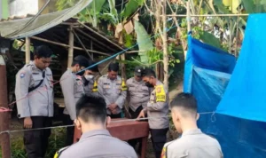 Satuan Reserse Kriminal Polres Sukabumi melakukan Autopsi Jasad Siswa SMPN 1 Ciambar yang diduga Tewas Tenggelam di Sungai saat MPLS. ANTARA/Aditya Rohman.