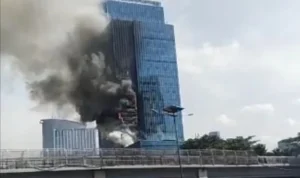 KILAS KEMARIN: Fakta Kebakaran Gedung K Link Tower Berasal dari Gas Hingga Momen Messi Tertangkap Kamera Sedang Belanja di Supermarket KILAS KEMARIN: Fakta Kebakaran Gedung K Link Tower Berasal dari Gas Hingga Momen Messi Tertangkap Kamera Sedang Belanja di Supermarket