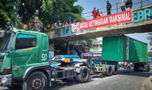 Sebabkan Lakalantas, Ini Pengakuan Sopir Truk Kontainer yang Terobos Talang Air di Bogor